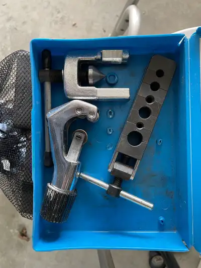 For sale is a professional-grade Imperial Eastman Hi-Duty Tubing Tool Kit (No. 122-FA). This is not...