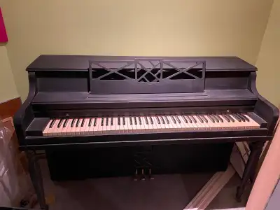 Ancien piano noir KOHLER & CHASE, View more