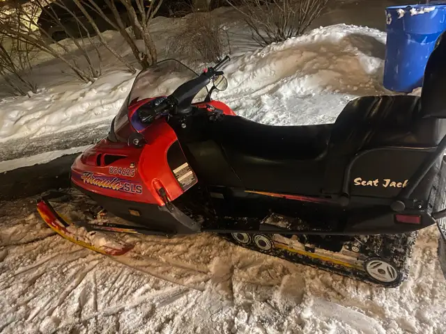 Snowmobile in Snowmobiles in Markham / York Region - Image 5