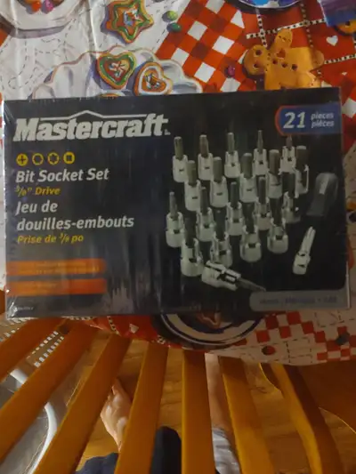 In box 21 piece. Bit socket set