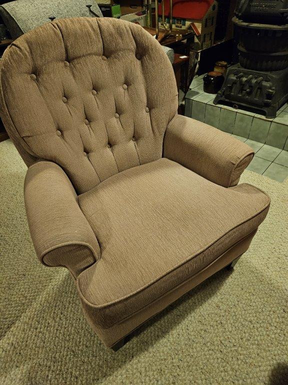 Rose Armchair in Chairs & Recliners in Strathcona County