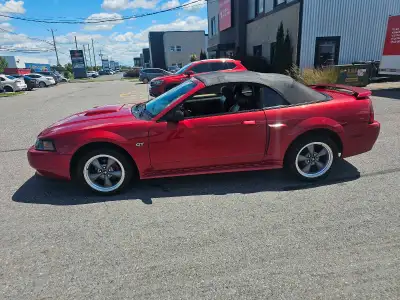 Mustang gt décapotable 2002 160000km automatique jamais sorti l hiver aucune rouille jamais accident...