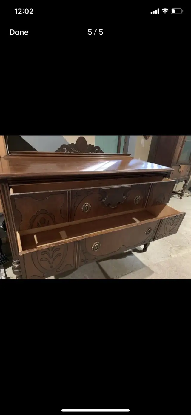 1900’s, 1910, 1920, 1930, 1940 vintage  buffet table and hutch in Hutches & Display Cabinets in Mississauga / Peel Region - Image 7