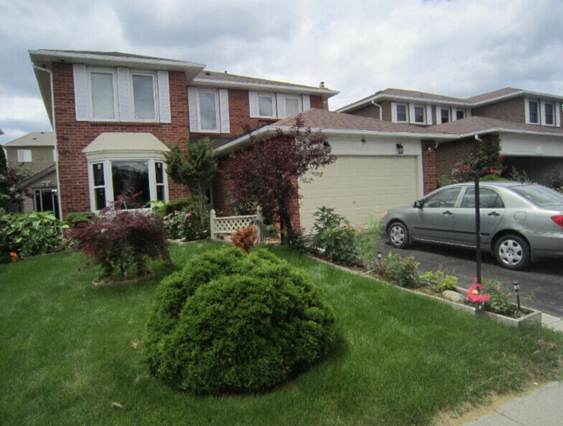 ROOM FOR RENT NEAR UTSC AND CENTENNIAL (HP) IN SCARBOROUGH Room