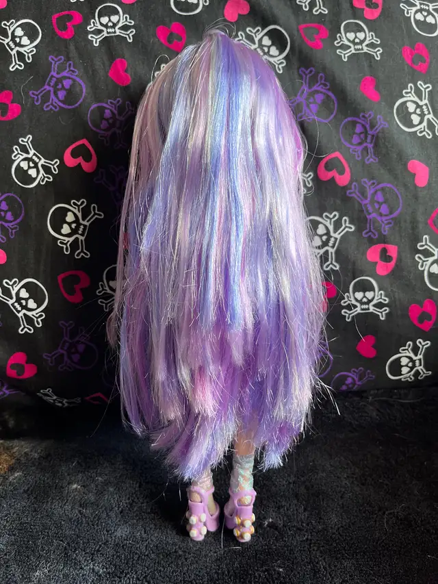 Rainbow, high doll (Purple) in Toys & Games in Oshawa / Durham Region - Image 3
