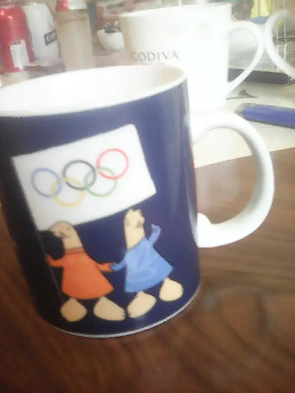Tasse Jeux olympiques d'AOHNA 2004 / AOHNA 2004 Olympics Mug in Arts & Collectibles in City of Montréal - Image 2