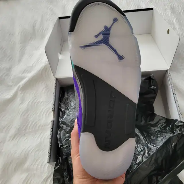 2020 Air Jordan 5 Alternate Grape Deadstock Mens Size 10.0 in Men's Shoes in Oakville / Halton Region - Image 8
