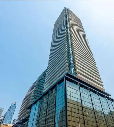 1 BD+Den Executive Condo in Toronto’s downtown