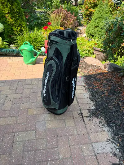 TaylorMade Cart Bag w rainhood, View more