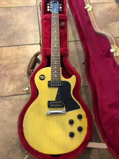 Hi selling my USA Gibson Les Paul Special TV yellow 2019 with upgraded pick ups and Light Relick don...