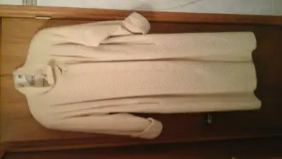 manteau laine 100% marque raffinati porté seulement quelques fois très propre couleur blanc cassé po...