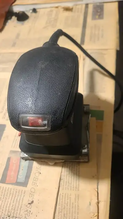 This Jobmate 1/4 sheet sander is ready to tackle your small to medium sanding projects. It is in use...