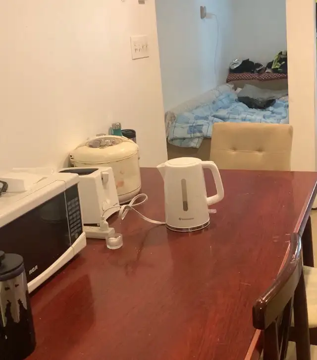 a bedroom for rent in British Columbia in Canada - Image 5