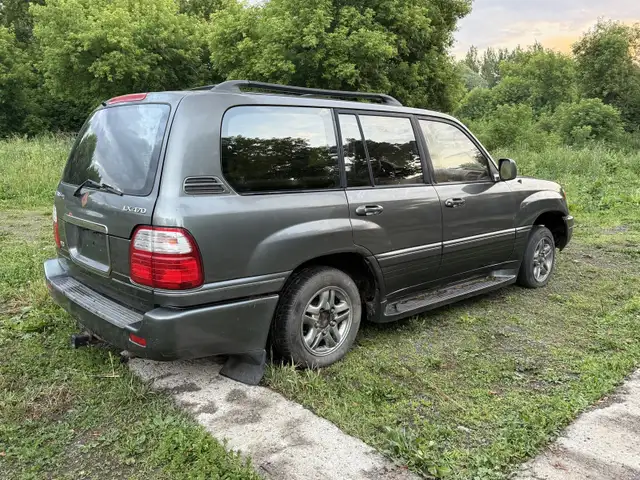 Toyota Land Cruiser for parts 2001 100 series v8  in Other Parts & Accessories in Ottawa - Image 3