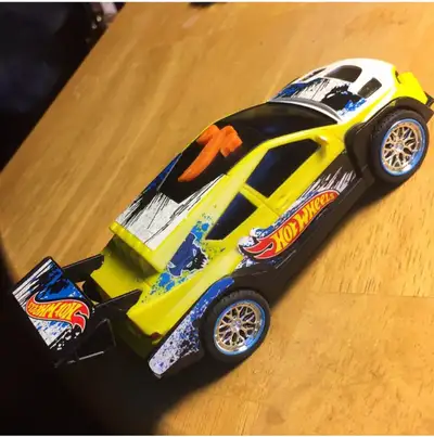 Toy State - Hot Wheels - Pedal Masher - Light and Sound Loop Car