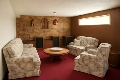 2-Bedroom Basement + 1 Kitchen 1 Bath CLOSE TO STC - Sept 1ST