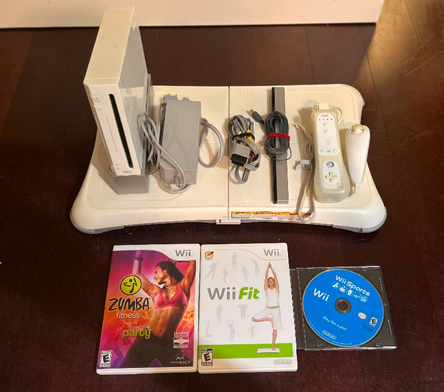 Nintendo Wii fit console with balance board, controller and game in Nintendo Wii in Dartmouth
