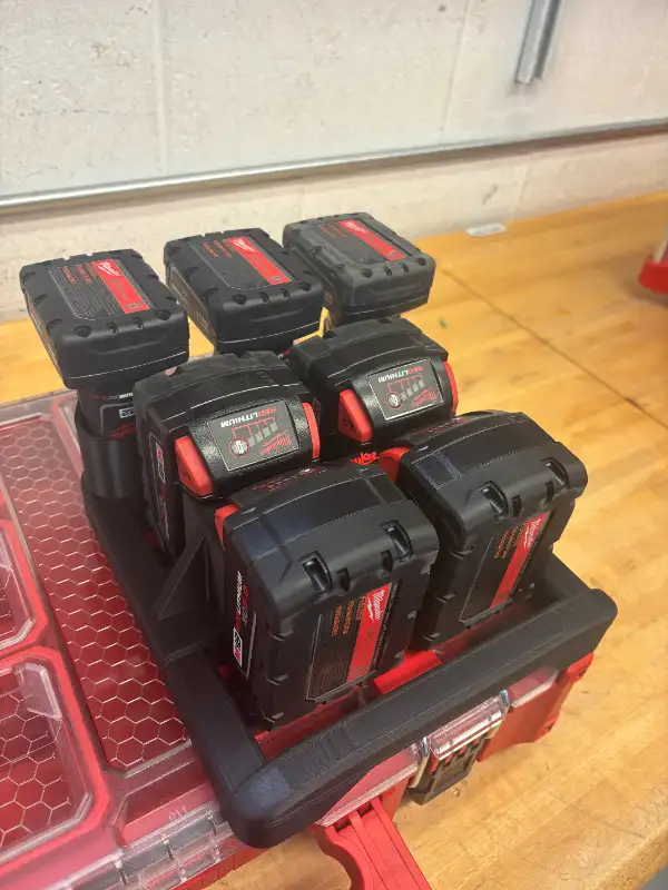 Milwaukee Packout Holder Carrier for 3x M12 and 4x M18 Batteries in Power Tools in Markham / York Region - Image 2