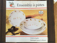 ENSEMBLE À PÂTES NEUF / New Pasta Set