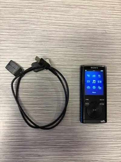Listen to your favourite tunes on this Sony Walkman NWZ-E354 mp3 player with 8GB of storage! This us...