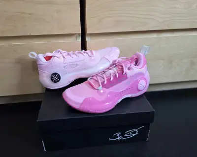 Way of Wade 10 pink mismatch, View more