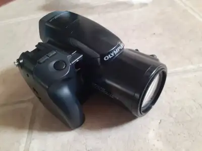 Olympus IS-1 35mm SLR Film Camera w/ 35-135mm Zoom Lens 1:4.5-5.6 zoom lens ED-High Resolution lens...