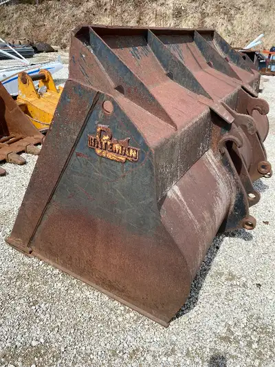 Cat 4 yard loader bucket. Originally for Cat IT 38G but also will fit Cat 924 loader or 420 backhoe...