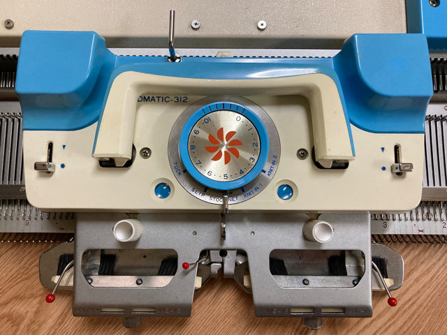 Vintage Studio Cardmatic-312 Knitting Machine Standard Gauge in Hobbies & Crafts in Mississauga / Peel Region