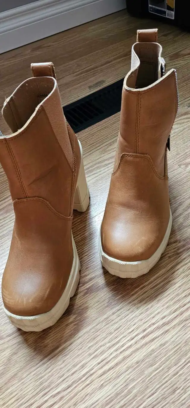 SOREL Women's Ankle Boots - Tan Leather in Women's - Shoes in Mississauga / Peel Region - Image 5