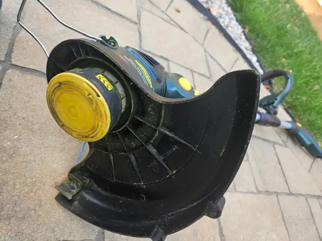 Yardwork  electric grass trimmer/edger  -Negotiable in Outdoor Tools & Storage in Ottawa - Image 5