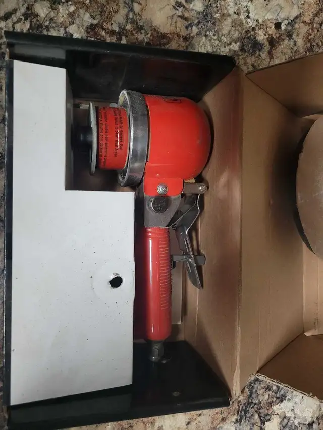 Ultra Pro 6" Duel Action Sander in Power Tools in Oakville / Halton Region - Image 3