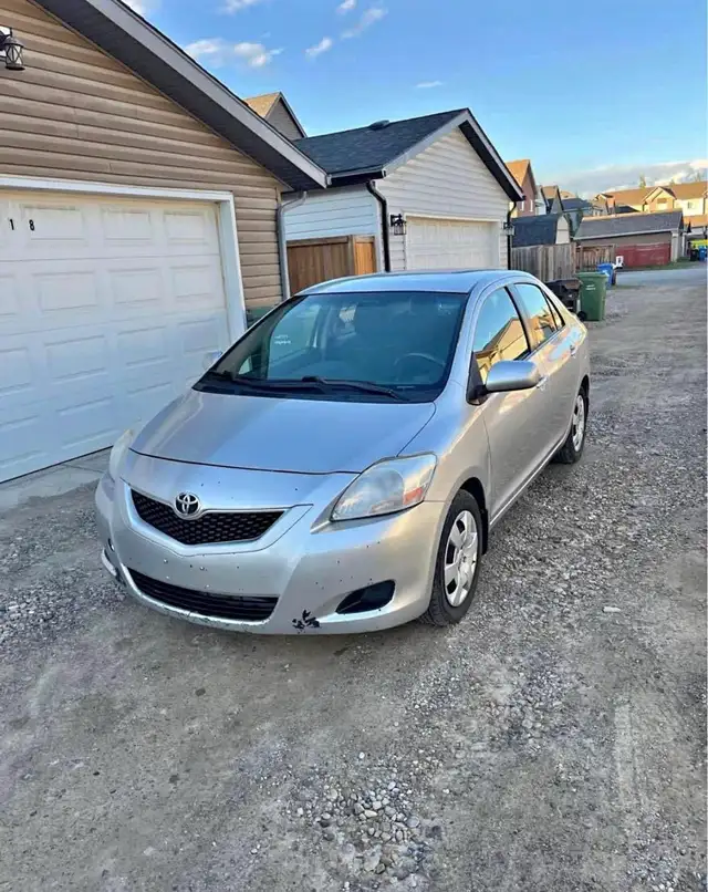 2012 Toyota yaris