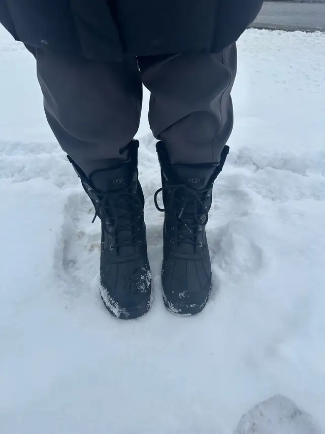 UGG Boots Women in Women's - Shoes in City of Montréal - Image 3