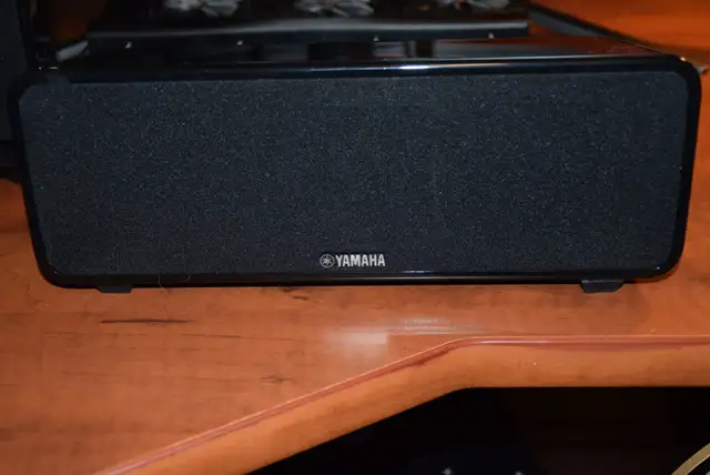 YAMAHA FRONT And CENTER SPEAKERs in Speakers in Oshawa / Durham Region - Image 4