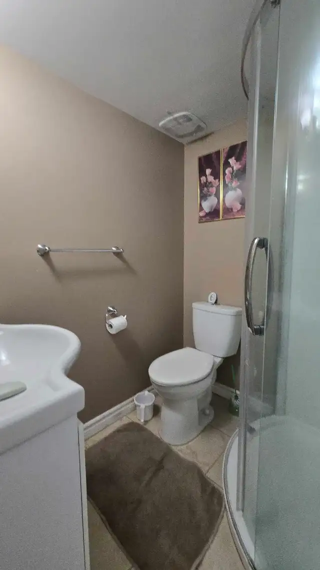 Basement in whitby in Long Term Rentals in Oshawa / Durham Region - Image 6