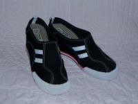 Black Wedge Shoes: 725 Originals .. like NEW .. Size 7