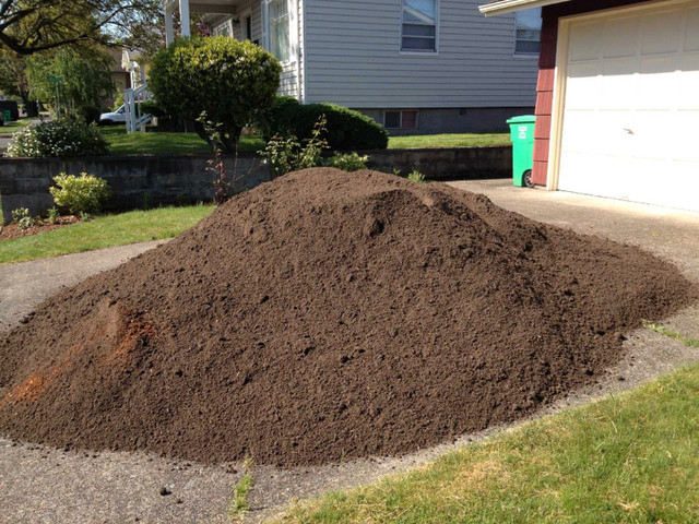 Soil/ mulch delivery service in Other in Ottawa