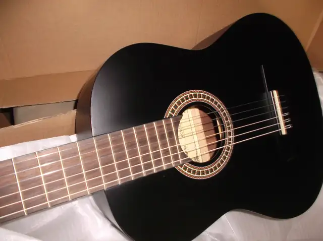 Guitare classique B Creek in Guitars in Sherbrooke - Image 2