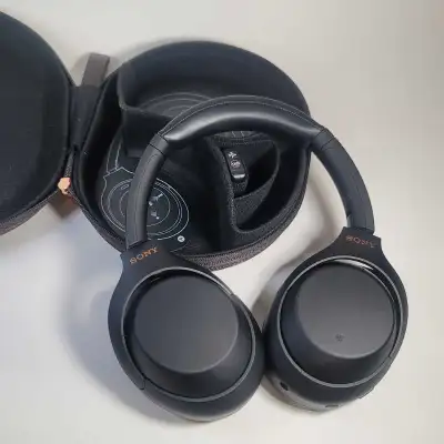 Sony WH-1000XM4, View more