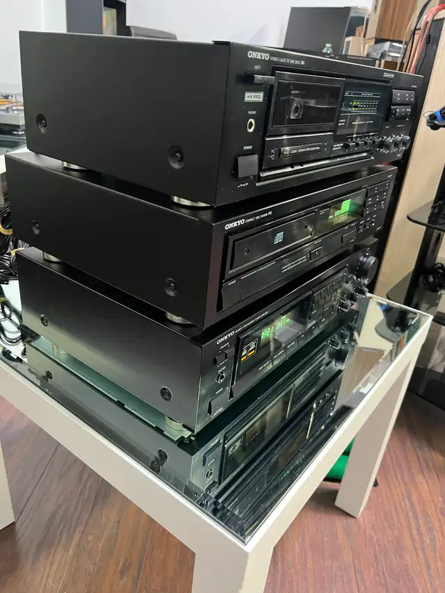 Onkyo Stereo Set in Stereo Systems & Home Theatre in City of Toronto - Image 5
