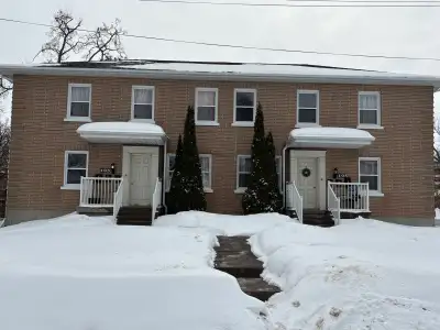 Bright 2 Bedroom Apartment – North Ward Lindsay – $1,850 + Hydro Welcome home to comfort, space, and...