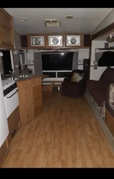 Roulotte 30' fifthweel en bonne état tout fonctionne peu rouler acheter au début 2024 dun camping