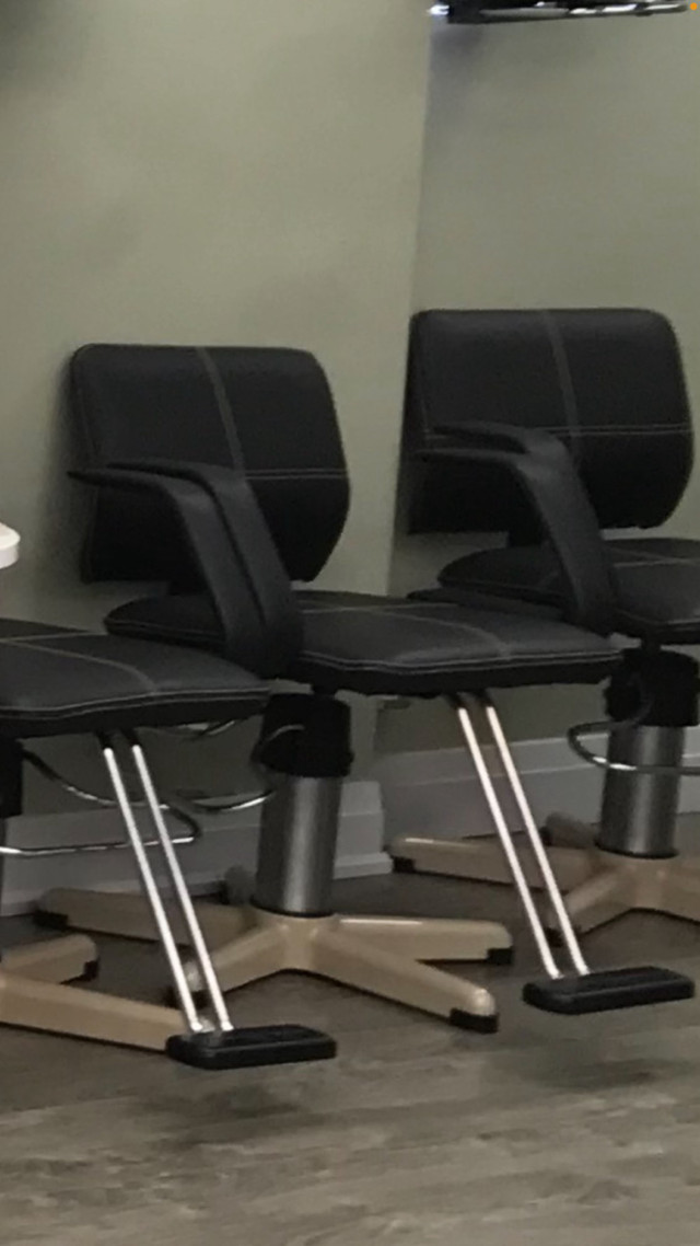 SALON ITEMS FOR SALE - BIZ CLOSING in Chairs & Recliners in City of Toronto - Image 3