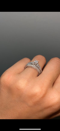 Engagement ring & wedding band set