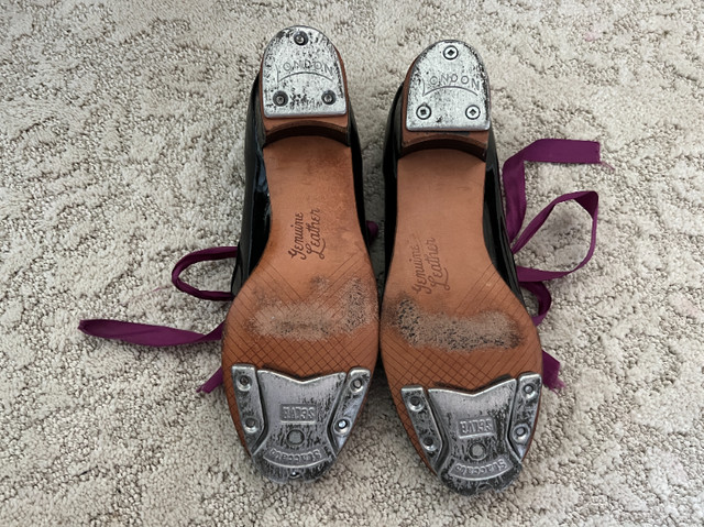 Size Six Tap Shoes with Carrying Case in Other in North Bay - Image 3