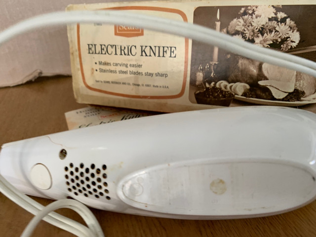 Vintage Sears electric Knife  in Kitchen & Dining Wares in Winnipeg - Image 4
