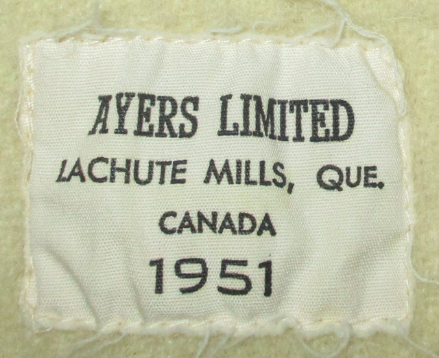 Vintage 1951 , Ayer's Cliff , Lachute Quebec , Pure Wool Blanket in Arts & Collectibles in Gatineau - Image 2