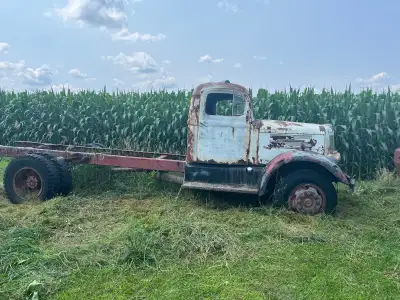 6 cylendar. Gas Year unknown apprx 1940’s White Super Power truck