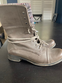 Women’s size 8 battista boots from SoftMoc