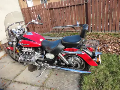 One owner, service manuals, tool kit, lockable waterproof saddlebags, polycarbonate windshield, cust...